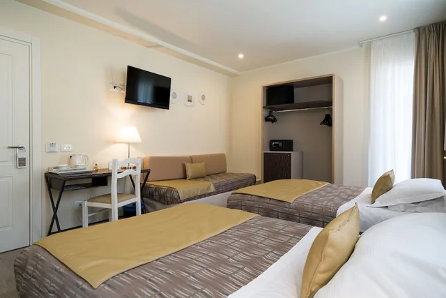 Family, Twin Beds, 2 French Beds، Hotel Rivage Taormina 2/6