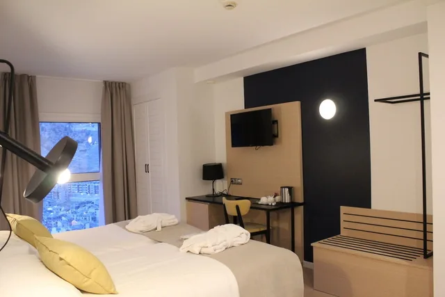غرفة ثلاثية بسرير مزدوج مع أريكة، Hotel Roc Meler 3/6