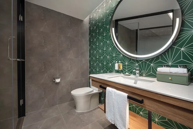 Premium, King Bed, Ocean Front, Holiday Inn Beihai Silver Beach by IHG 4/5
