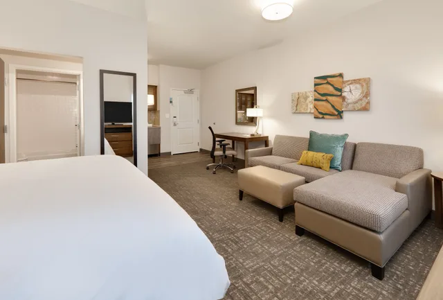 جناح استوديو بسرير كينج، STAYBRIDGE SUITES OKLAHOMA CITY - DOWNTOWN 4/5