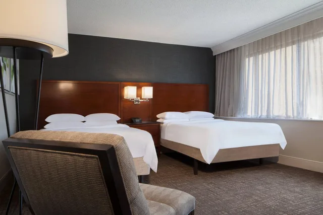 غرفة بسرير كينج، Marriott Research Triangle Park 15/20