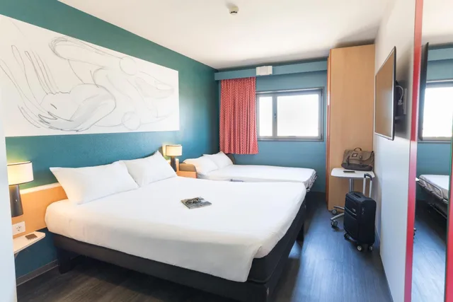 غرفة عائلية مع أريكة، Ibis Valencia Bonaire Aeropuerto 2/6