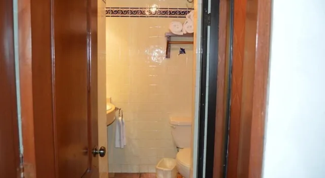 Master, Suite, 1 Single and 2 Double Beds، Hotel Meson del Mar 2/2