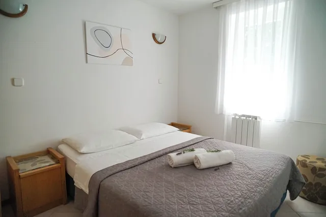شقة عائلية بسرير كوين بغرفة نوم واحدة مع أريكة، APARTMENTS AND ROOMS DEGRA 3/6