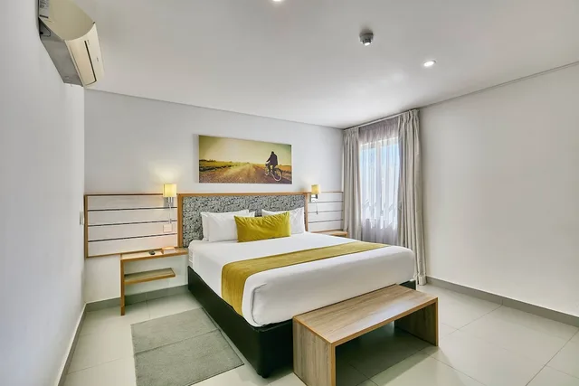 غرفة قياسية بسريرين منفصلين، Travelodge Gaborone 1/6