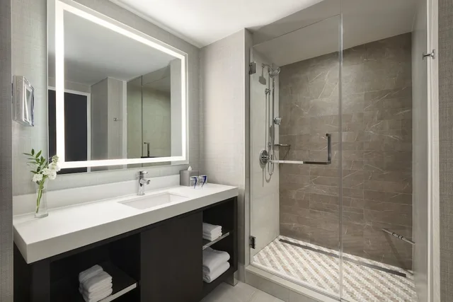 Premium, 2 Queen Beds, Wharf View, High Floor، InterContinental Washington D.C. - The Wharf, an IHG Hotel 3/4