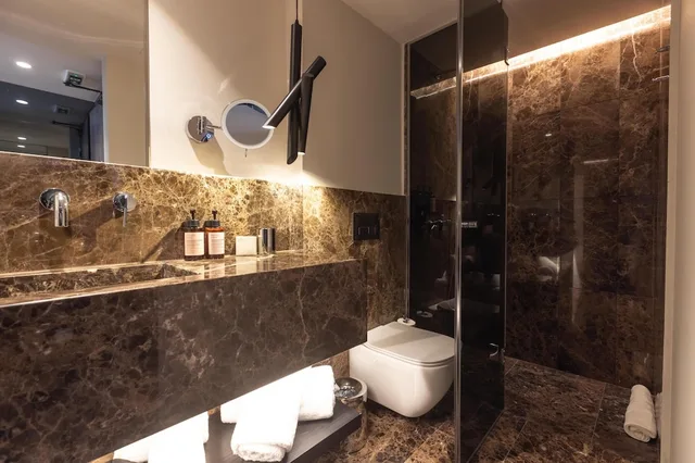 غرفة بسرير كينج، Adia Aluma Athens, Curio Collection by Hilton 5/11