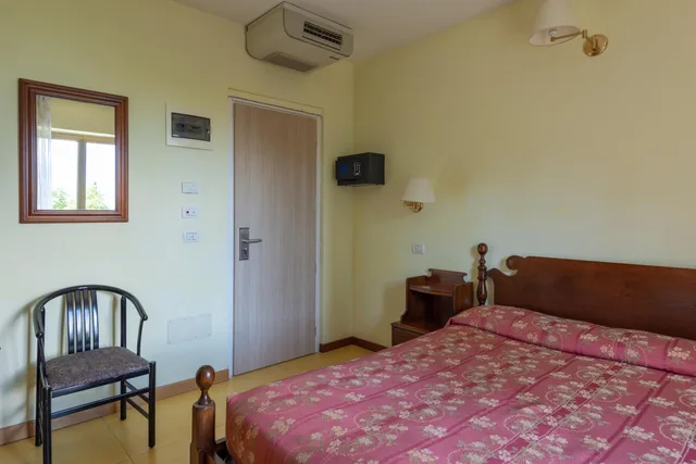 Basic, Twin Beds, La Limonaia Hotel & Residence 2/7