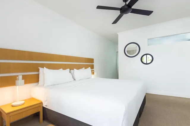 غرفة بسريرين كينج بإطلالة على المسبح بغرفتي نوم، Oaks Port Douglas Resort 3/10