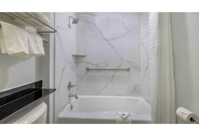 غرفة رباعية بسريرين كوين، Motel6 Fort Worth, TX - Burleson 3/3
