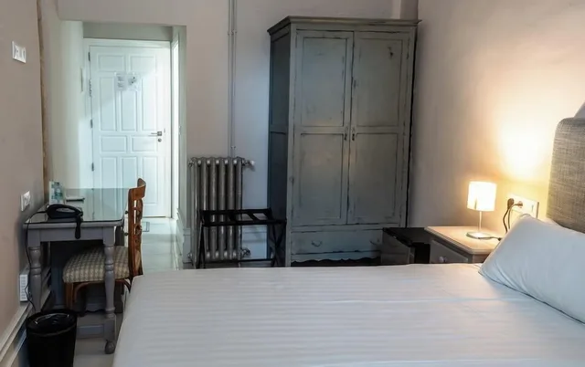 غرفة كومفورت بسريرين منفصلين، Hotel Simon 1/10
