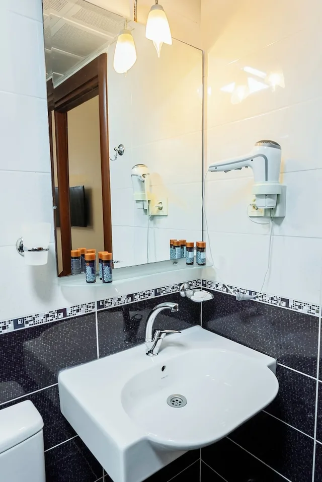 غرفة اقتصادية ثلاثية بسرير مزدوج وسرير فردي، Basileus Hotel 7/8
