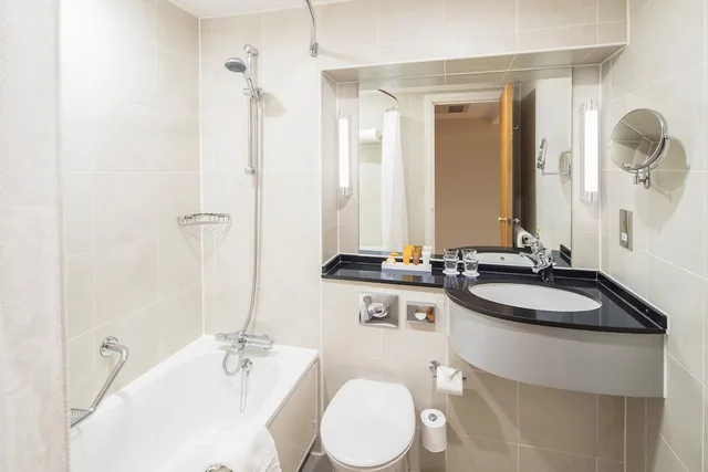 غرفة بريميوم بسرير كينج مع دخول صالة النادي، Crowne Plaza Chester 5/5