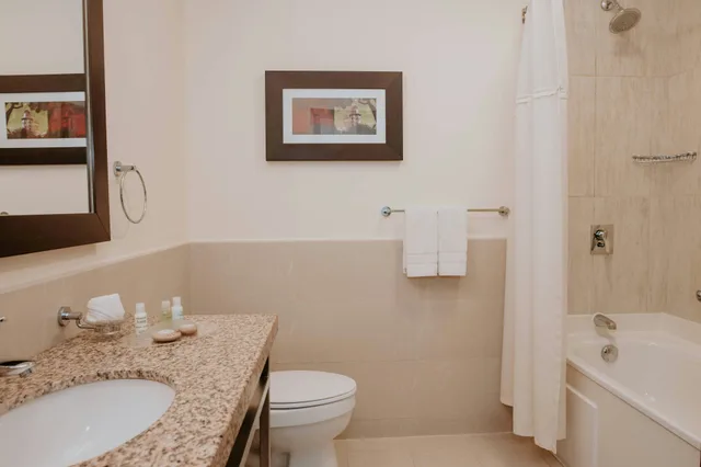 غرفة بسرير كينج، Courtyard By Marriott Guayaquil 2/2