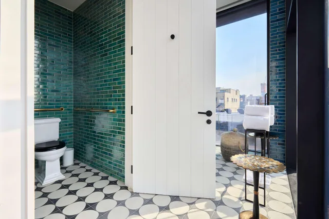 Skyline, Suite, Accessible, Arlo Williamsburg 3/3
