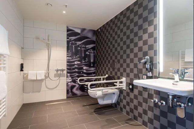 Theme، V8 Hotel Koln @ Motorworld 9/10