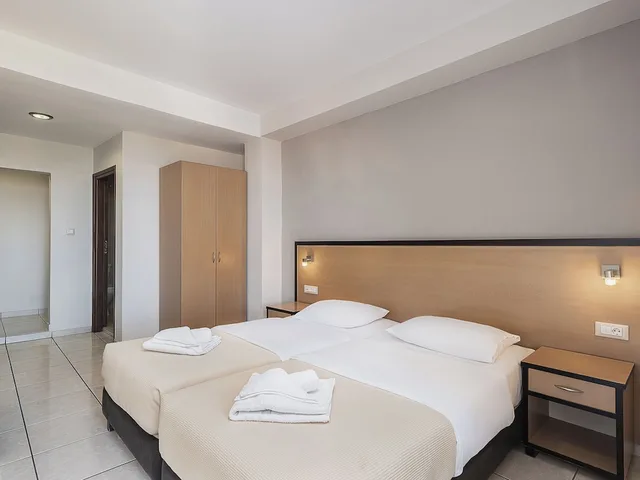 Room, Twin Beds, Theofilos Hotel 2/6