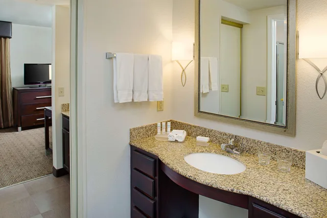 2 Bedrooms, Suite, 2 Queen Beds, 2 Bathrooms, Homewood Suites by Hilton Manchester/Airport 2/2
