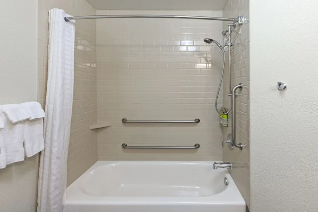 جناح استوديو بسرير كوين بحوض استحمام لذوي الإعاقة، Candlewood Suites Houston North I45 Spring An Ihg Hotel 3/3