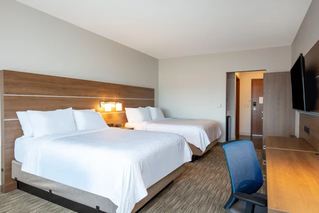جناح لذوي الإعاقة، Holiday Inn Express & Suites Beloit 2/3