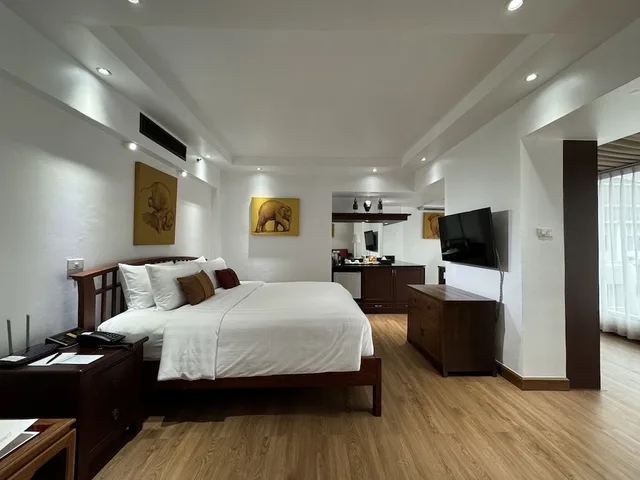 Luxury, Suite, King Bed, Le Siam Hotel 2/4
