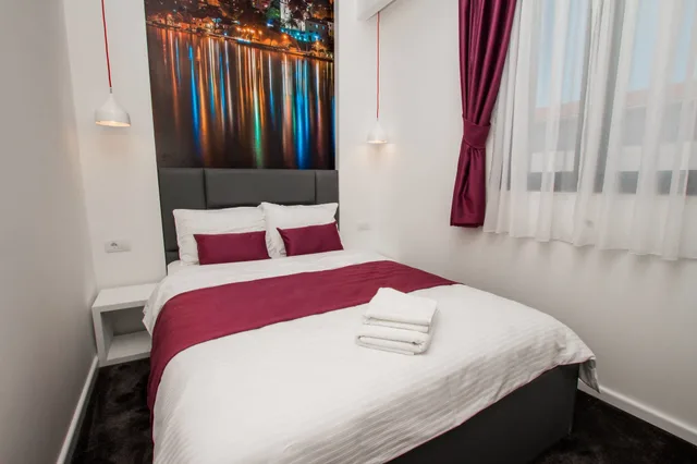 غرفة عائلية ثلاثية بسرير كوين وسرير فردي بإطلالة على الجبل، Hotel Alkima 4/7