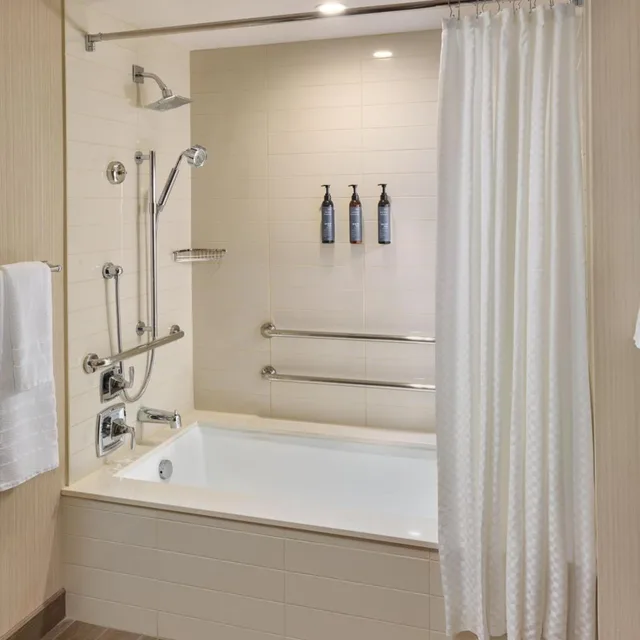 Guest Room, Deluxe, King Bed, Resort View، The Westin Hilton Head Island Resort and Spa 4/7