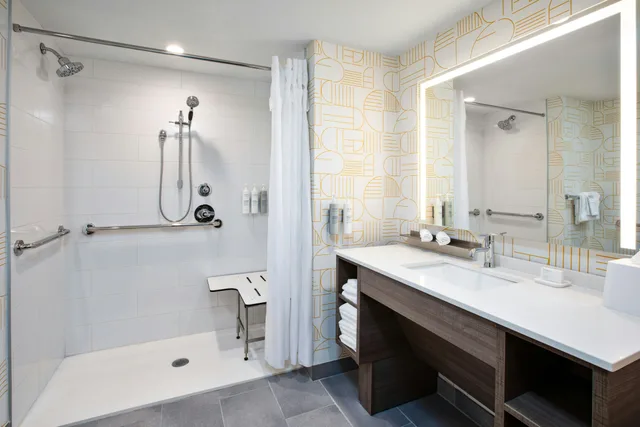 استوديو بسرير كينج لذوي الإعاقة، Home2 Suites by Hilton Grand Rapids Northeast 2/2