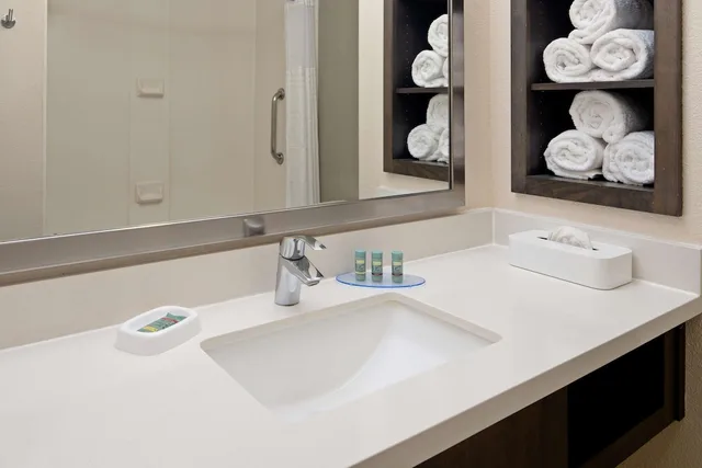 جناح بسرير كينج مع أريكة، Best Western Valencia/Six Flags Inn & Suites 5/5