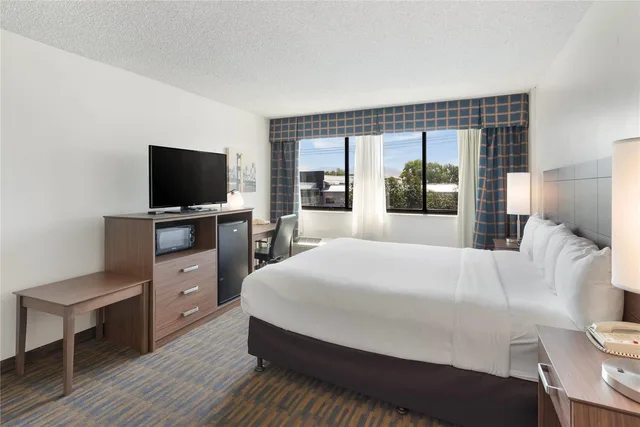 Upgrade, King Bed، Clarion Hotel Concord/Walnut Creek 2/8