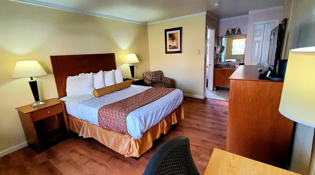 غرفة قياسية بسرير كوين، Best Western Plus Northwoods Inn 6/10