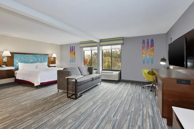 Room, King Bed, Accessible, Hampton Inn Traverse City 4/10