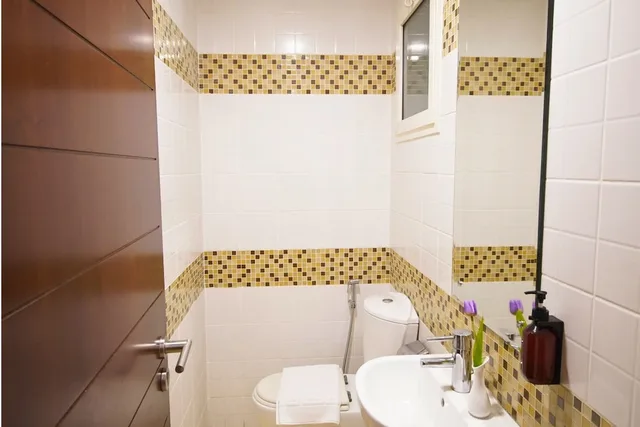 شقة بسرير كينج بغرفة نوم واحدة مع أريكة، Tulip Hotel Apartment Bur Dubai 8/10