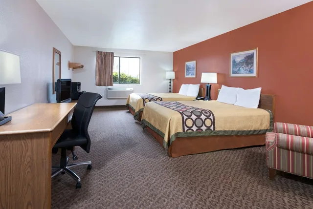 غرفة بزنس بسريرين كوين، Super 8 By Wyndham Morgantown 2/3