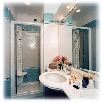 جناح جونيور بثلاثة أسرّة، Hotel Cellini 6/8