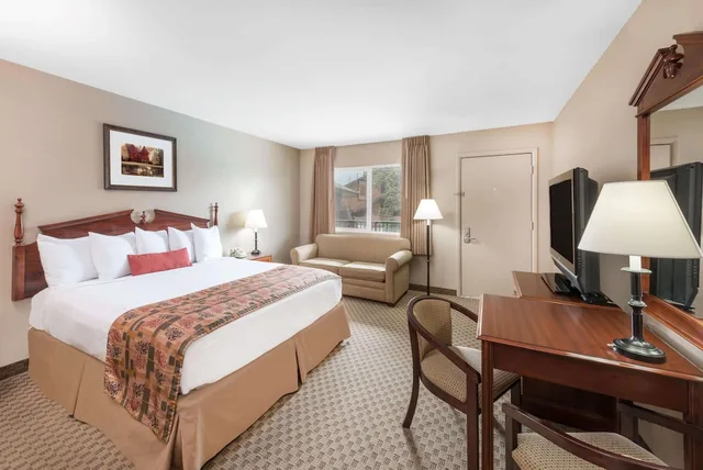 جناح بسرير كينج، Days Inn by Wyndham Show Low 1/2
