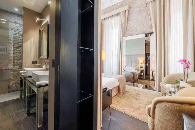 Junior Suite, King Bed, Sofa, DOM Hotel Roma 4/5