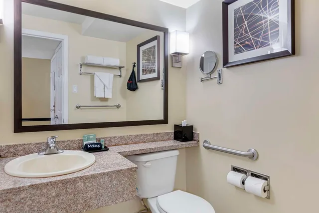 غرفة بسرير كينج لذوي الإعاقة، Best Western Canoga Park Motor Inn 5/5