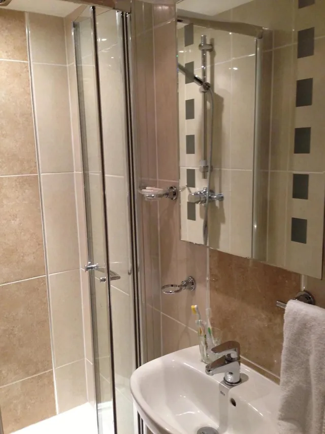 غرفة قياسية بسرير مزدوج، Balmoral House Hotel 3/3