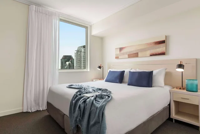 1 Bedroom, Apartment, King Bed, River View, Oaks Brisbane Casino Tower Suites 2/6