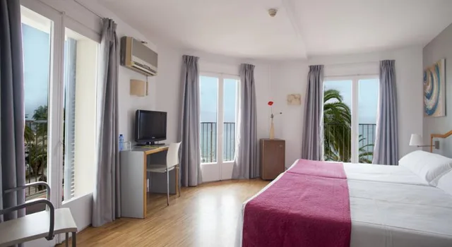 غرفة سوبيريور بسرير مزدوج أو سريرين منفصلين بإطلالة على البحر، Subur Hotel Sitges 3/9
