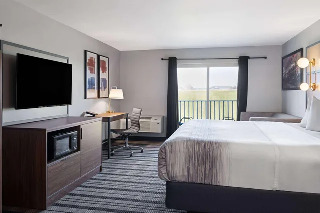 جناح استوديو بسرير كينج، AmericInn by Wyndham Beaver Dam 1/5