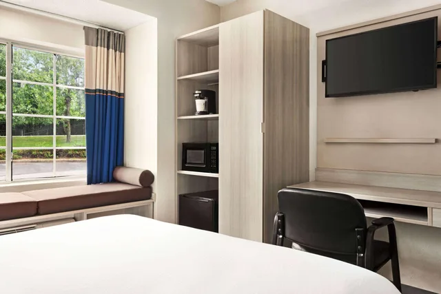 غرفة بسرير كوين لذوي الإعاقة، Microtel Inn Suites By Wyndham Florence Cincinnati Airport 1/2