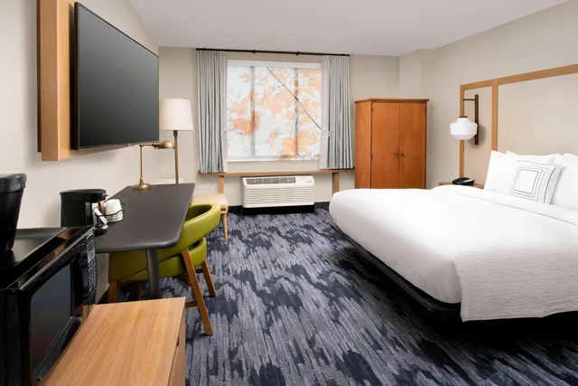 غرفة بسرير كينج، Fairfield Inn Suites By Marriott Alexandria Landmark 2/10
