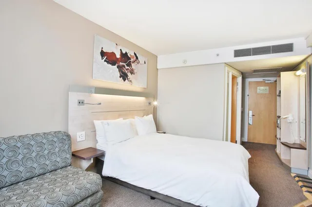 غرفة قياسية بسرير مزدوج مع أريكة، RH Hotel Pretoria 2/3