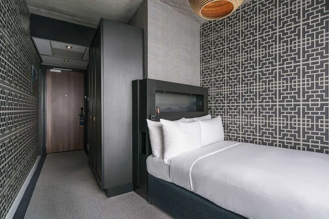 Art, Guest Room, Double Bed، Doubletree By Hilton Hotel Amsterdam - Ndsm Wharf 1/1
