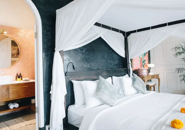 Romantic, White, Villa, King Bed، White Tortoise Eco Villas 3/6