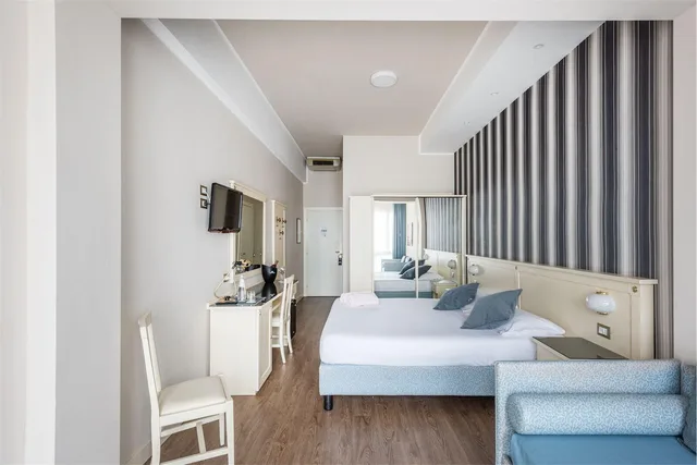 غرفة كومفورت ثلاثية بإطلالة على البحيرة، HOTEL SPLENDID PALACE 5/5