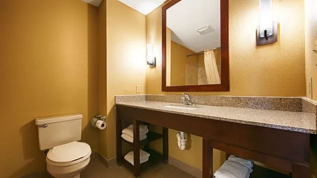 غرفة قياسية بسريرين كوين بمطبخ صغير، Best Western Plus Georgetown Corporate Center Hotel 4/6