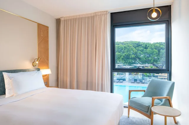 Premium, King Bed, Ocean View, High Floor, Radisson Hotel Saint-Denis, La Reunion 9/10